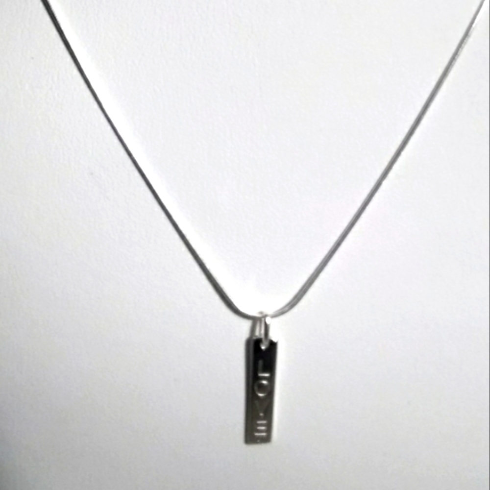 🆕 sterling silver love pendent and 18in chain